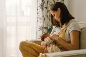 Court Orders Mom to Stop Breastfeeding as Part of Custody Battle